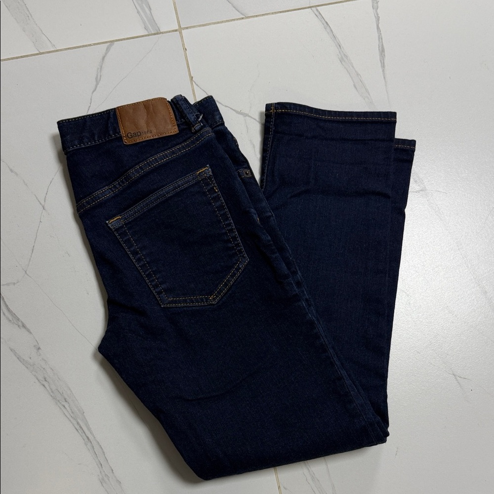 GAP Men's Slim Straight Jeans in Dark Indigo with Brown Patch